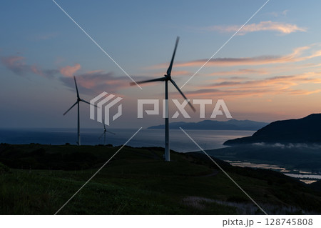 風力発電の丘 128745808