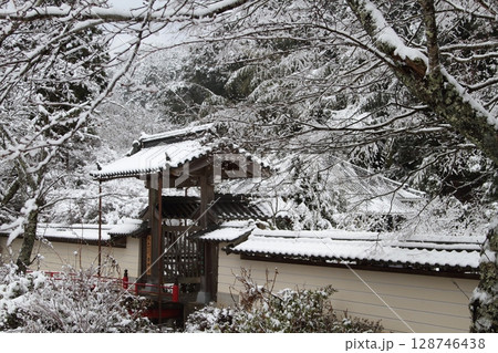 雪の積もる金剛院 雪の積もる金剛院 128746438
