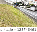 草刈り作業 128746461
