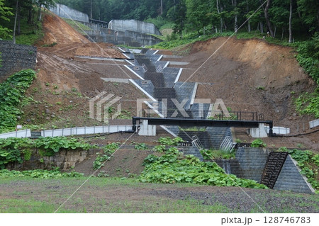 小学校の沢落差工 128746783