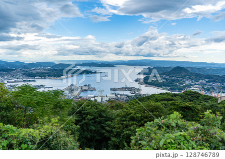 弓張岳展望所から見る佐世保市の街並み 128746789