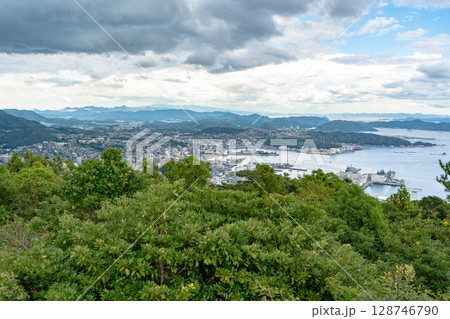 弓張岳展望所から見る佐世保市の街並み 弓張岳展望所から見る佐世保市の街並み 128746790