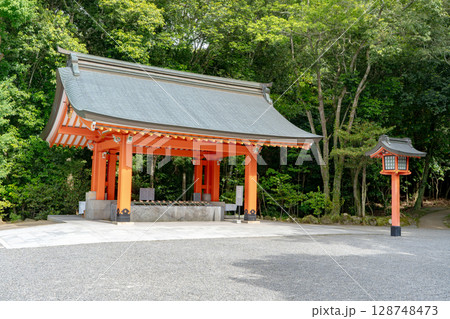 宇佐神宮の手水場の風景(宇佐市) 宇佐神宮の手水場の風景(宇佐市) 128748473