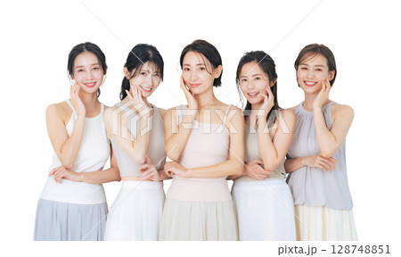 ナチュラルカラーの衣装を着たミドル女性グループ 手作業で精密に切り抜いた背景透過全身写真PNG ナチュラルカラーの衣装を着たミドル女性グループ 手作業で精密に切り抜いた背景透過全身写真PNG 128748851