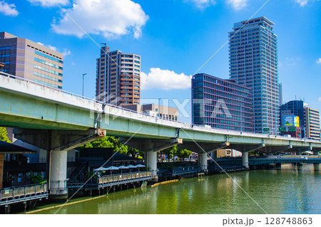 【大阪風景】淀屋橋界隈の川沿いのビル群(2) 128748863