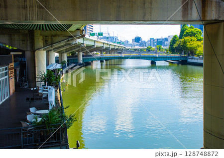 【大阪風景】淀屋橋界隈の川沿いのビル群(2) 128748872