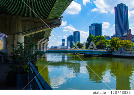 【大阪風景】淀屋橋界隈の川沿いのビル群(2) 128748882
