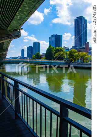 【大阪風景】淀屋橋界隈の川沿いのビル群(2) 【大阪風景】淀屋橋界隈の川沿いのビル群(2) 128748885