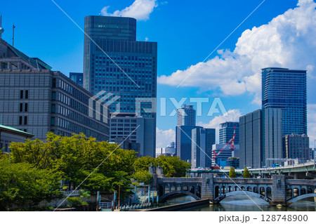 【大阪風景】淀屋橋界隈の川沿いのビル群(2) 128748900