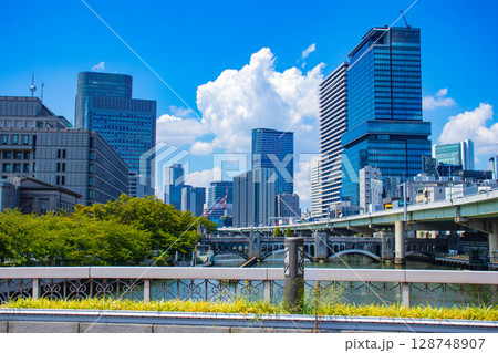 【大阪風景】淀屋橋界隈の川沿いのビル群(2) 128748907