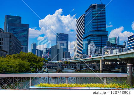 【大阪風景】淀屋橋界隈の川沿いのビル群(2) 128748908