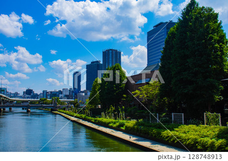 【大阪風景】淀屋橋界隈の川沿いのビル群(2) 【大阪風景】淀屋橋界隈の川沿いのビル群(2) 128748913