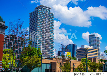 【大阪風景】淀屋橋界隈の川沿いのビル群(2) 【大阪風景】淀屋橋界隈の川沿いのビル群(2) 128748933