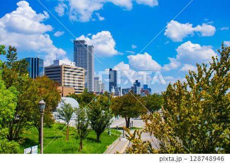 【大阪風景】淀屋橋界隈の川沿いのビル群(2) 128748946