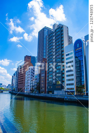 【大阪風景】淀屋橋界隈の川沿いのビル群(2) 128748955