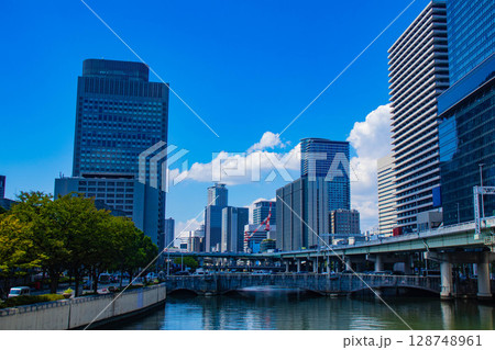 【大阪風景】淀屋橋界隈の川沿いのビル群(2) 128748961