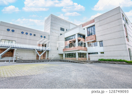 新潟県新潟市　新潟市音楽文化会館 128749093