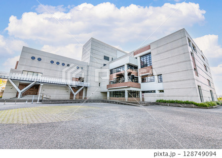 新潟県新潟市　新潟市音楽文化会館 128749094