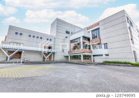 新潟県新潟市　新潟市音楽文化会館 128749095