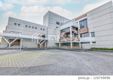 新潟県新潟市　新潟市音楽文化会館 128749096