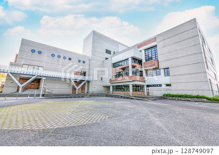 新潟県新潟市　新潟市音楽文化会館 128749097