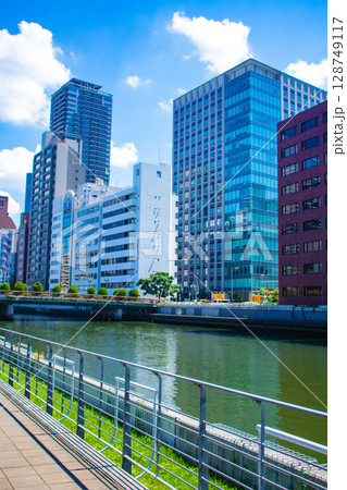 【大阪風景】淀屋橋界隈の川沿いのビル群(2) 128749117