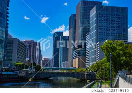 【大阪風景】淀屋橋界隈の川沿いのビル群(2) 128749119