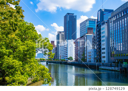 【大阪風景】淀屋橋界隈の川沿いのビル群(2) 128749129