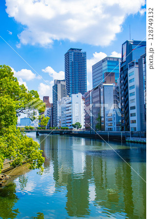 【大阪風景】淀屋橋界隈の川沿いのビル群(2) 128749132
