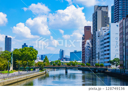 【大阪風景】淀屋橋界隈の川沿いのビル群(2) 【大阪風景】淀屋橋界隈の川沿いのビル群(2) 128749136