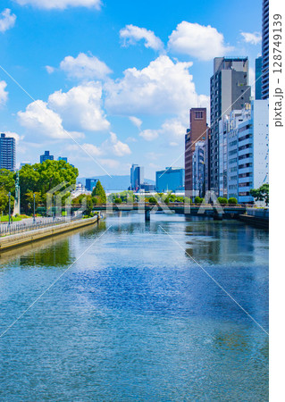 【大阪風景】淀屋橋界隈の川沿いのビル群(2) 【大阪風景】淀屋橋界隈の川沿いのビル群(2) 128749139