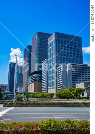【大阪風景】淀屋橋界隈の川沿いのビル群(2) 128749144
