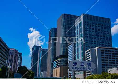 【大阪風景】淀屋橋界隈の川沿いのビル群(2) 128749153