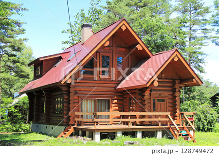 ログハウス 森の中の別荘 ログハウス 森の中の別荘 128749472