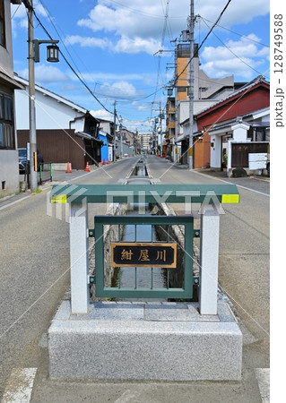 大和郡山を流れる紺屋川 奈良 大和郡山を流れる紺屋川 奈良 128749588