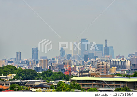 《愛知県》名古屋都市風景　天白区の高台から見た名古屋市中心部の街並み 128751664