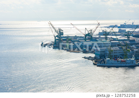 冬の兵庫県神戸市　神戸ポートタワーからの眺望 128752258