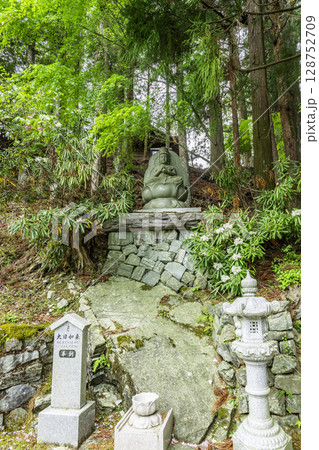四国八十八箇所12番　焼山寺　十三仏（大日如来）　徳島県神山町 128752709