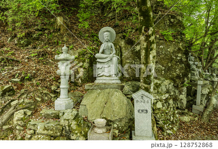 四国八十八箇所12番　焼山寺　十三仏（弥勒菩薩）　徳島県神山町 128752868