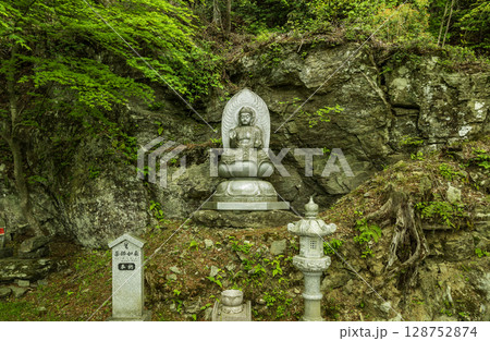 四国八十八箇所12番 焼山寺 十三仏(薬師如来) 徳島県神山町 四国八十八箇所12番 焼山寺 十三仏(薬師如来) 徳島県神山町 128752874