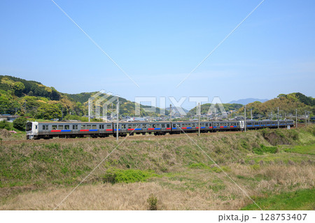 JR九州　811系電車（リニューアル編成併結） 128753407