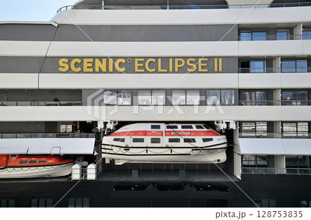 神戸港に停泊中のクルーズ船 シーニック・エクリプスⅡ(SCENIC ECLIPSEⅡ) 神戸港に停泊中のクルーズ船 シーニック・エクリプスⅡ(SCENIC ECLIPSEⅡ) 128753835
