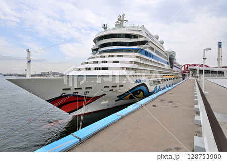 神戸港に停泊中のクルーズ船　アイーダ・ステラ（AIDA stella） 128753900