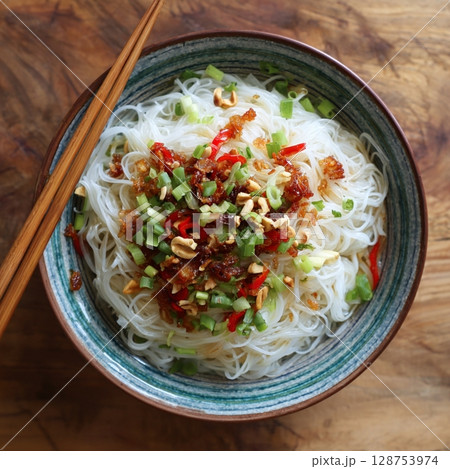 アジア風冷やし素麺 128753974