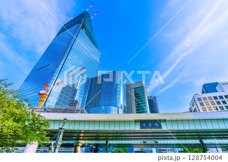 日本の東京都市景観7月3日。日本橋や日本橋一丁目の再開発事業などを望む。新たな時代に… 128754004
