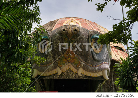 Thailand Wat Sam Phran (龍寺) 128755550