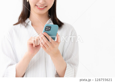 女性 スマートフォン スマホ 手元 女性 スマートフォン スマホ 手元 128755621