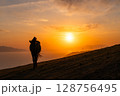 《宮崎県》馬のいる夕暮れの都井岬 128756495