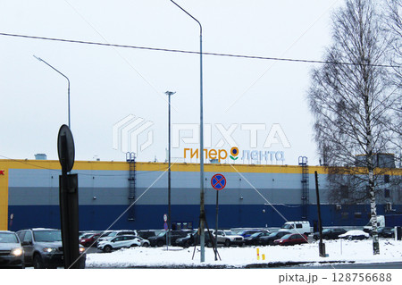 St. Petersburg, Russia, 01 2024: Lenta Hypermarket on the Background of Snow St. Petersburg, Russia, 01 2024: Lenta Hypermarket on the Background of Snow 128756688