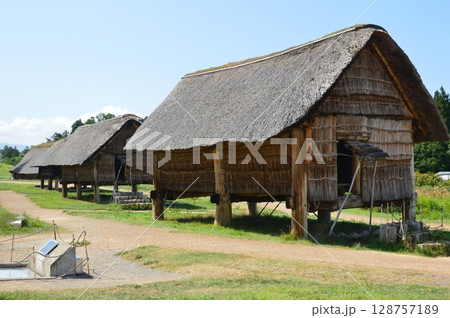 高床建物(三内丸山遺跡/青森県青森市大字三内字丸山) 高床建物(三内丸山遺跡/青森県青森市大字三内字丸山) 128757189